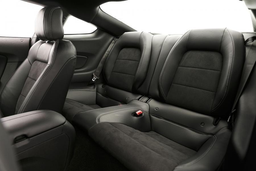 Интерьер Ford Mustang GT Black Shadow 2019 года  (LA) (фото 2 из 40)